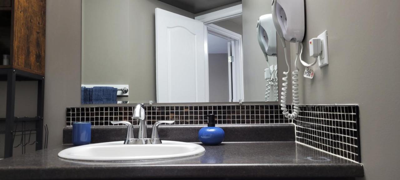 Blue Wave 2 Bedroom Suite Saskatoon Dış mekan fotoğraf